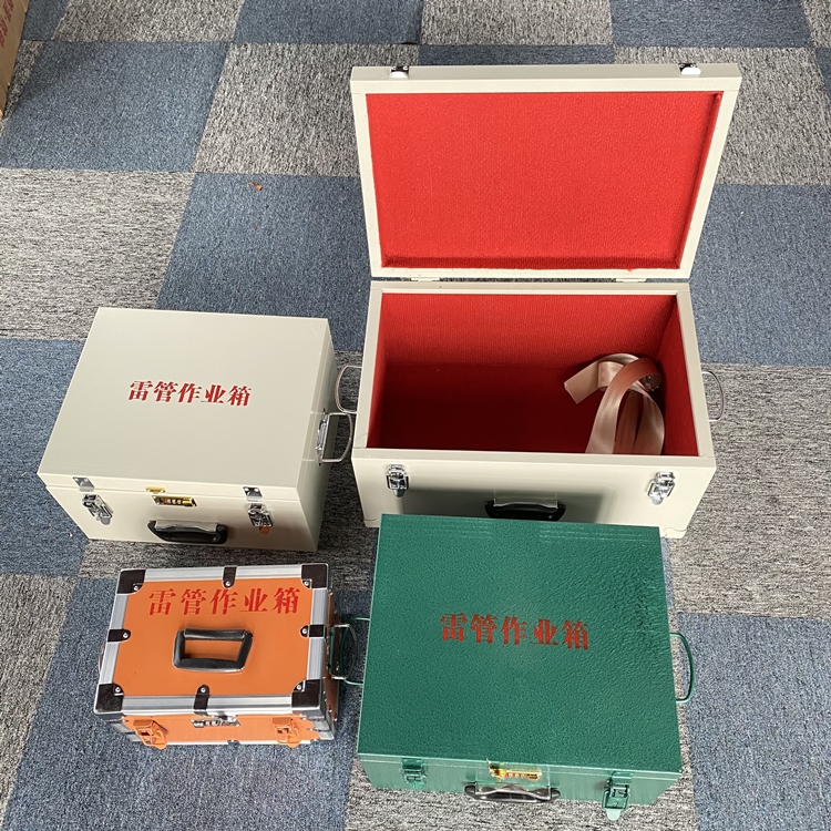 三穗爆破工程作业箱如何选择？玻璃钢与传统材质的全面对比